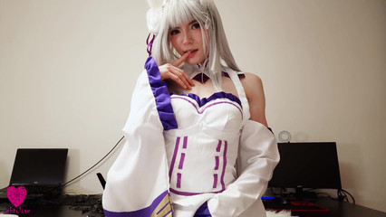 Невинная Эмилия из Re:Zero хочет горячей спермы в киску